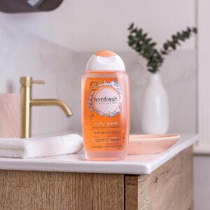 Femfresh Everyday Care Lavage vaginal intime quotidien – Gel nettoyant douche et bain pour hygiène féminine – pH équilibré, formule gel sans savon avec aloe vera naturel et calendula – 250 ml