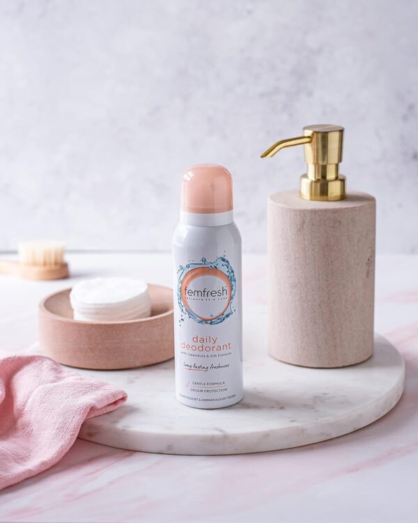 Femfresh Déodorant Intime Quotidien – Protection contre les odeurs, Fraîcheur Durable, Parfum Hypoallergénique
