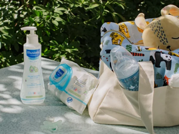⁦Mustela Eau nettoyante bébé sans rinçage à l'avocat BIO⁩ - الصورة ⁦3⁩